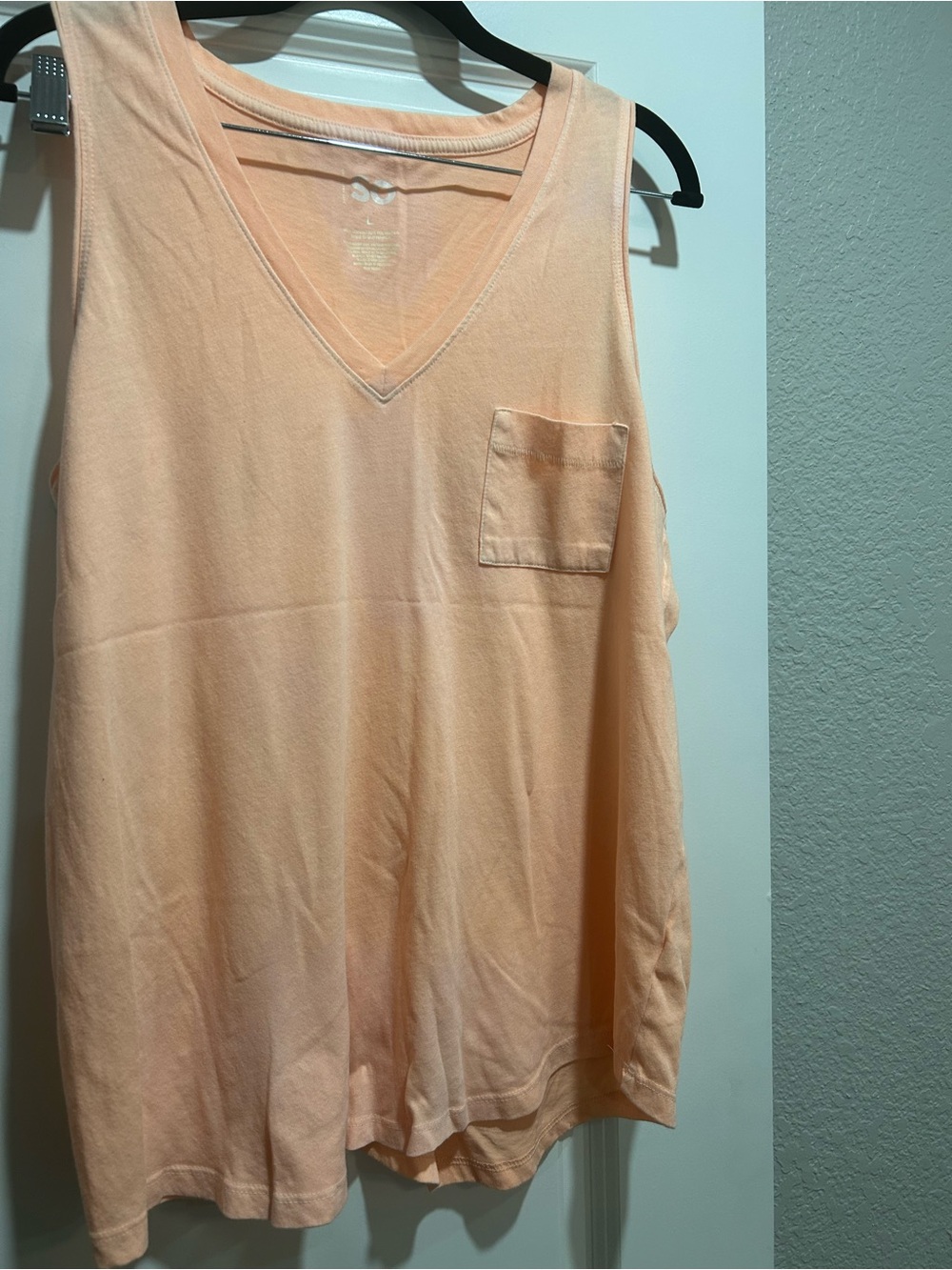 SO Peach V-Neck Pocket Tank Top